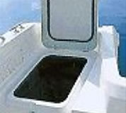 右舷スターンロッカー