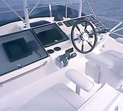 FBコクピット(視認性に配慮したレイアウトを採用)