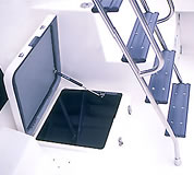 エンジンルームハッチ