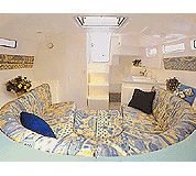 メインキャビン(アフトデッキ)