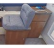 ドライバーズシート、収納ロッカー